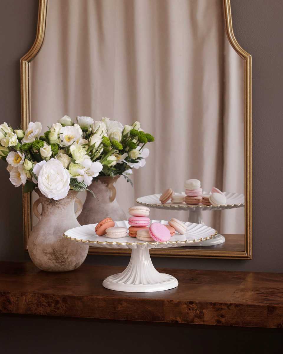 ENCANTO Vienna Pedestal Cake Plate